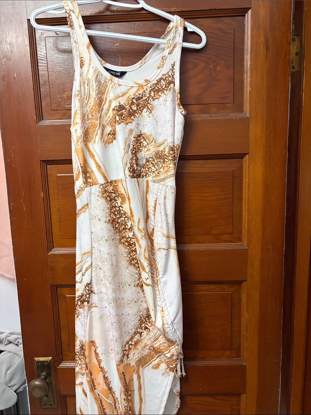 chic White and Tan Marble-Print Sleeveless Maxi Dress